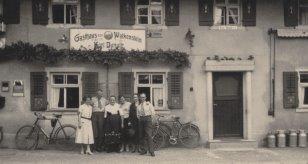 Foto von Richard Bonath 1955 mit Gästen vor dem Walkenstein